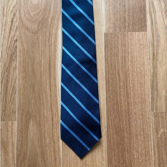 J.Crew 100% Silk Tie - Picture 2 of 6
